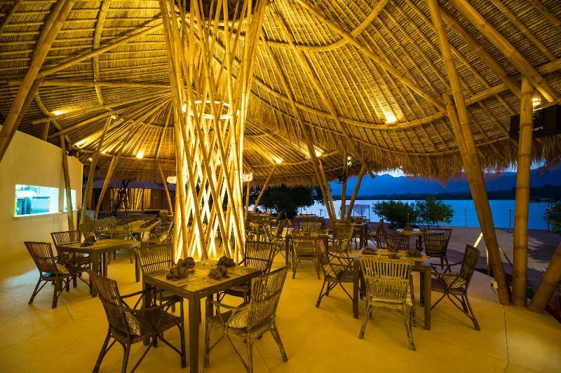 Menjangan Dynasty Resort Pemuteran Exteriör bild